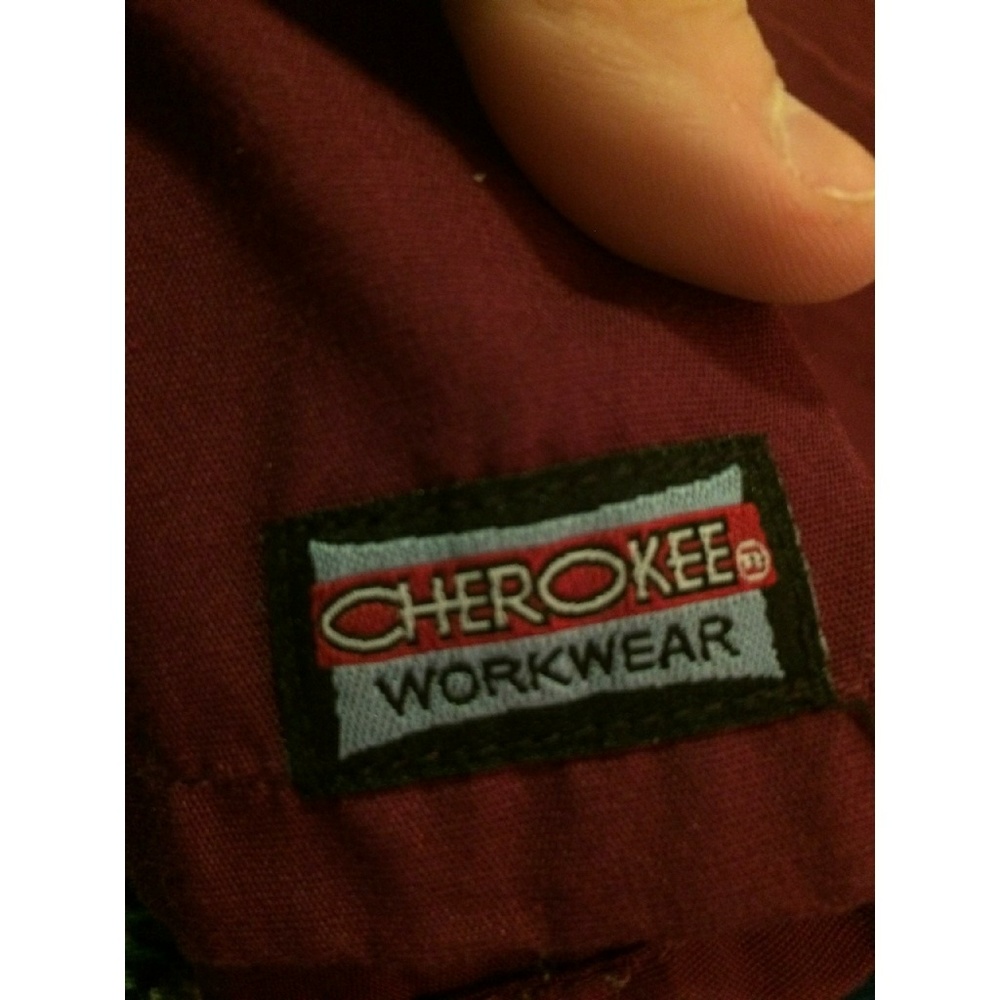 Adorable Burgundy Cherokee Scrub Top 🌻